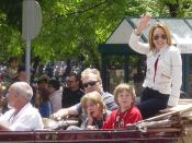 Photo of actress Patricia Heaton and family in parade, May 2008. Cropped from source photo.
