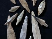 English: Ashkelon Pre-Pottery Neolithic C flint arrowheads.