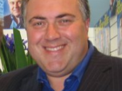 English: Joe Hockey at the official opening of his campaign office for the seat of North Sydney at the Australian federal election 2007. Image cropped to protect the privacy of others in the original image.