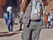 English: A tour guide in Petra (Jordan)