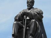 English: Jomo Kenyatta Statue in front of Kenya High Court, Nairobi, Kenya Русский: Памятник Джомо Кениате, Найроби, Кения