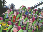 English: A picture taken on the Hulk Roller Coaster. You might notice that the riders are brushing their teeth. The author is Chris Rolison
