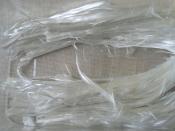 English: Asbestos (tremolite) silky fibres from Val di Susa, Italy. Photograph taken at the Natural History Museum, London. Español: Fibras de asbesto.