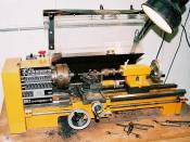 Conventional lathe. Author : Greudin, 2003. Licence :