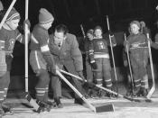English: Young hockey players are instructed in proper method of body checking in Arnprior, Ontario, Canada.