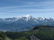 English: The Mont Blanc Massif Français : Le Massif du Mont Blanc vu depuis le trou de la Mouche (Aravis) Deutsch: Der Mont Blanc Gebirgsmassiv