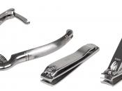 English: A variety of nail clippers, including large toe clippers, standard-size toe clippers and fingernail clippers