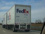English: Federal Experss long-distance ground delivery truck