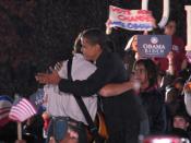 English: Bruce Springsteen and Barack Obama hug at rally in Cleveland, Ohio.