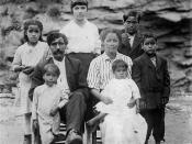 English: Arch Goins and family, Melungeons from Graysville. Archival family photograph from the 1920s, provided to http://www.geocities.com/melungeonorigin/maomg2.html by Barbara Goins.