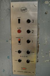 English: This is the controls on a dover elevator
