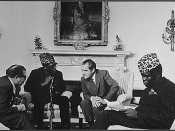 English: Meeting in the Oval Office between Nixon and President Mobutu Sese Seku of Zaire.