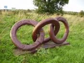 English: Millennium Sculpture - CYCO Connecting Youth Culture. David Gross and the young people and pupils of Kirkbymoorside and Helmsley primary schools created this sculpture to mark the beginning of the new millennium. The piece is a large carved chain