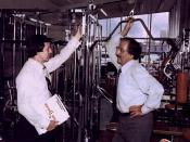 English: Warren Chaney (left) and Joe Weider discuss plans for the first Ms. Olympia Women's Bodybuilding Contest of 1980.