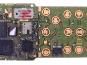 English: A printed circuit board inside a mobile phone Česky: Takto vypadá mobilní telefon zevnitř.