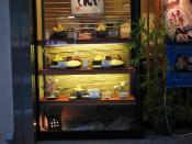 English: Display case of food in a Tokyo restaurant.