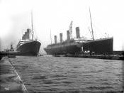 English: March 6, 1912: Titanic (right) had to be moved out of the drydock so her sister Olympic, which had lost a propeller, could have it replaced. Français : Les paquebots Olympic et Titanic côte à côte aux chantiers Harland & Wolff pendant un changeme
