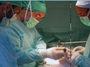 English: Dr. Ehtuish Preforming An Organ Transplant.