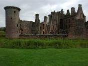 English: Caerlaverock Castle Moated Caerlaverock Castle is unusual in that it has a triangular layout. Building began in 1277 and in 1300 the castle was besieged by Edward I of England.