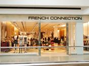 English: A typical clothing and fashion storefront inside Woodfield Mall.