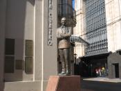 Estatua de Carlos Gardel, cantante de tango de Argentina, situada frente a 