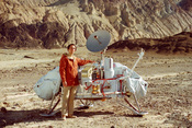 Carl Sagan with a model of the Viking lander