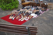 English: Used shoes for sale in Porto Alegre, Rio Grande do Sul, Brazil. Português: Sapatos usados à venda em Porto Alegre, Rio Grande do Sul, Brasil.