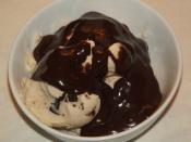 English: Chocolate syrup - shown topping ice cream