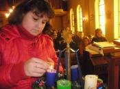 English: Child lightes candles on Advent-wreath
