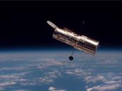 English: The Hubble Space Telescope (HST) begins its separation from Space Shuttle Discovery following its release on mission STS-82. Svenska: Hubble i februari 1997, fotograferad av besättningen ombord på rymdfärjan Discovery. മലയാളം: ദൗത്യം എസ്.റ്റി.എസ്