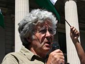 English: Michael Leunig speaks at a demonstration in Melbourne against Israel's military action in Gaza