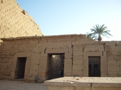 English: Sacret Bark - shrines of Seti II in Karnak temple complex, Egypt