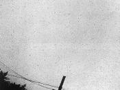 English: Grainy B&W image of supposed UFO, Passaic, New Jersey Edited version of Image:PurportedUFO NewJersey 1952 07 31.gif. By Bach01.