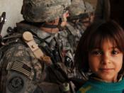 English: Iraqi child with U.S. Troops