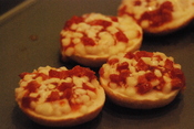 English: Picture of delicious-looking Bagel Bites-brand pizza bagels.