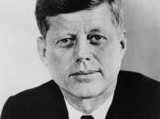 English: John F. Kennedy, former President of the United States. Slightly modified from original (right eye darkened to match brightness of left). Türkçe: John F. Kennedy (1917 – 1963), Amerika Birleşik Devletleri'nin 35. Başkanı. 1961 yılında Başkanlık g