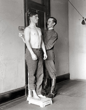 English: A physician from the United States Army administers a medical examination on a World War I soldier.