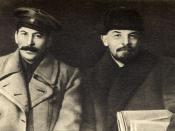 English: Vladimir Lenin and Joseph Stalin, March 1919. Русский: Ленин и Сталин (снимок сделан во время VIII съезда партии в марте 1919 года).