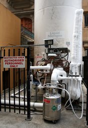 English: Liquid nitrogen storage facility at the School of Chemistry, The University of Sydney, New South Wales (NSW), Australia. Nitrogen is flowing into the metallic tank/dewar, and a bluish exhaust jet can be seen to the left, which is used to release 