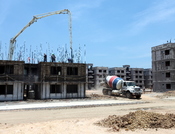 English: Cemex ready-mix truck departing jobsite after dispensing concrete for a multi-story residential project. The location is Villahermosa, Mexico.