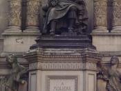 English: Statue of Molière at the corner of Rue de Richelieu and Rue Molière in Paris, France.