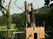 English: Tree Fort? Not so much a tree house, more a tree fort with flags & 