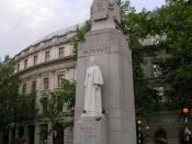 English: Edith Cavell monument, St Martin's Place WC2 At the junction with William IV Street WC2. Edith Louisa Cavell (1865-1915) Nurse