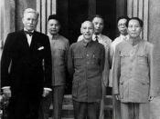 Mao Zedong and Chiang Kai-shek with United States ambassador Patrick J. Hurley, 1945. Second from left : Chiang Ching-kuo