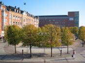 English: John F Kennedy Square in Aalborg, Denmark. Named after the 35th President of the United States, John Fitzgerald Kennedy. Dansk: John F Kennedys Plads i Aalborg. Opkaldt efter den tidligere amerikanske præsident, John Fitzgerald Kennedy.