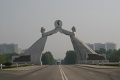 English: A Statue depicting the Reunification of Korea, located in Pyongyang, Democratic People's Republic of Korea (North Korea)