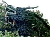 English: Three or four toe dragon at a former private garden in Shanghai, China Image taken late September, 2002 by User:Leonard G. Note that this Chinese dragon has fewer than five toes. Before the revolution of 1911, the display of five toed dragons was