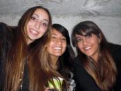 English: Three young women