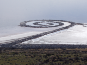 English: Spiral Jetty from atop Rozel Point, in mid-April 2005. עברית: צילום של 