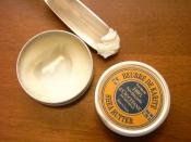 English: Shea butter of L'Occitane en Provence 日本語: ロクシタンのシアバター